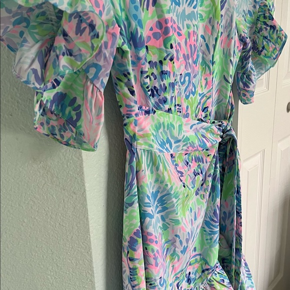 Lilly Pulitzer Stretch Wrap Around Dress - SO flattering 💗 - Picture 4 of 4